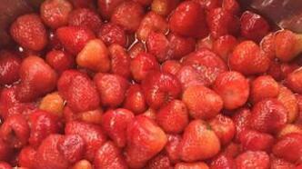 Vacuum sugar concentration strawberry